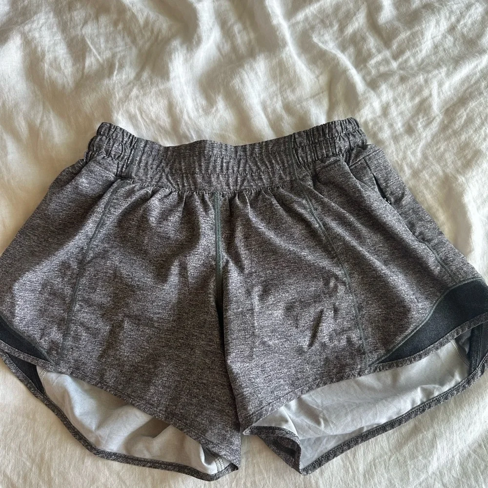 Lululemon Hotty Hot Lined Short 2.5 Gray - Picture 2 of 4